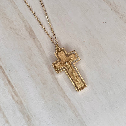 Halo Outline Crucifix Necklace